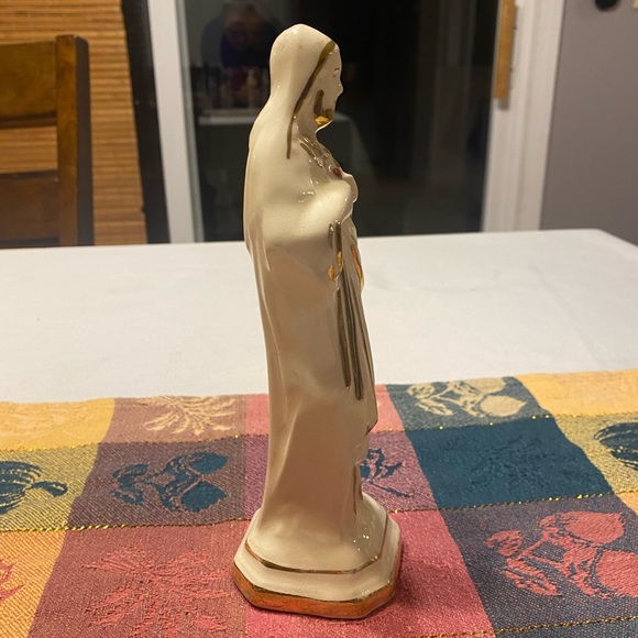 Vintage porcelain Bleeding Heart Jesus statue - Picture 2 of 11